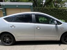 https://riyasewana.com/uploads/toyota-prius-1010003517603.jpg