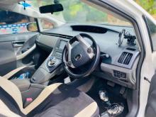 https://riyasewana.com/uploads/toyota-prius-118225324091.jpg