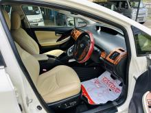 https://riyasewana.com/uploads/toyota-prius-1213124117565.jpg