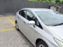 https://riyasewana.com/uploads/toyota-prius-1421191317903.jpg