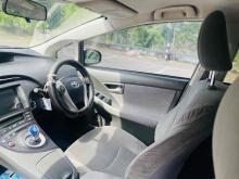 https://riyasewana.com/uploads/toyota-prius-1510155124961.jpg