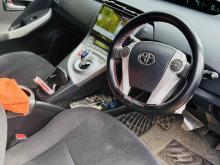 https://riyasewana.com/uploads/toyota-prius-1514441324702.jpg