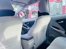 https://riyasewana.com/uploads/toyota-prius-1910325124573.jpg