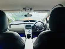 https://riyasewana.com/uploads/toyota-prius-2011-1515025112984.jpg