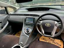 https://riyasewana.com/uploads/toyota-prius-2012-1611442612904.jpg