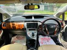 https://riyasewana.com/uploads/toyota-prius-2012-410561412404.jpg