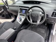 https://riyasewana.com/uploads/toyota-prius-2013-1417461217295.jpg