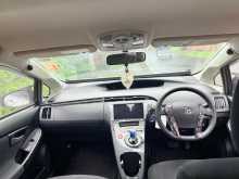 https://riyasewana.com/uploads/toyota-prius-2013-149293912314.jpg