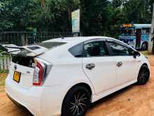 https://riyasewana.com/uploads/toyota-prius-2013-2012144112114.jpg
