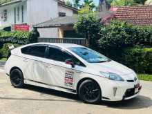 Toyota Prius 3rd G Grade 2013 Car