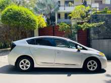 https://riyasewana.com/uploads/toyota-prius-2013-2013-99040512044.jpg