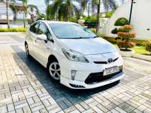 https://riyasewana.com/uploads/toyota-prius-2013-210292712392.jpg