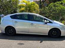 https://riyasewana.com/uploads/toyota-prius-2013-284351512944.jpg