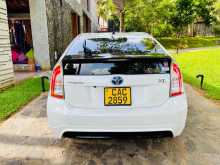 https://riyasewana.com/uploads/toyota-prius-2014-237031412143.jpg