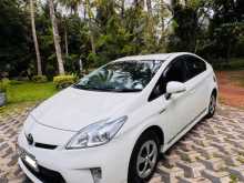 https://riyasewana.com/uploads/toyota-prius-2014-3017252912052.jpg