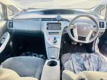 https://riyasewana.com/uploads/toyota-prius-2015-1523190112093.jpg