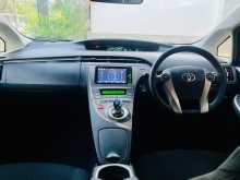 https://riyasewana.com/uploads/toyota-prius-2015-218320612934.jpg