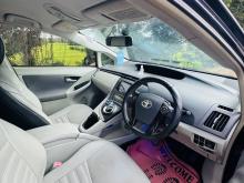 https://riyasewana.com/uploads/toyota-prius-2122050817465.jpg