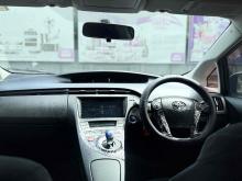 https://riyasewana.com/uploads/toyota-prius-228505424971.jpg