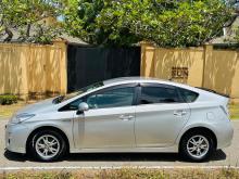 https://riyasewana.com/uploads/toyota-prius-2614125517026.jpg