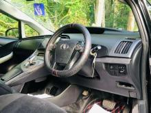 https://riyasewana.com/uploads/toyota-prius-261827016576.jpg