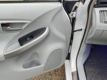 https://riyasewana.com/uploads/toyota-prius-2710002117925.jpg