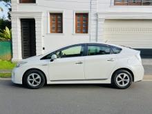 https://riyasewana.com/uploads/toyota-prius-2912064917905.jpg