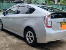https://riyasewana.com/uploads/toyota-prius-2953456784.jpg