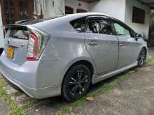https://riyasewana.com/uploads/toyota-prius-3829514832.jpg