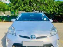 Toyota Prius 3dr S LED 2013 Car