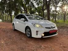 Toyota Prius 3rd Generation S LED 2013 Car