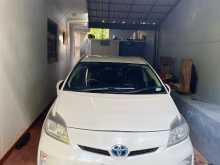 Toyota Prius 3rd Gen G Grade 2012 Car