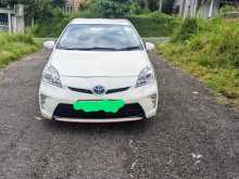 Toyota Prius 3rd Generation S Grade 2013 Car