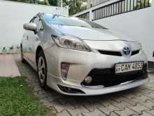 Toyota Prius 3rd Generation S Grade 2013 Car