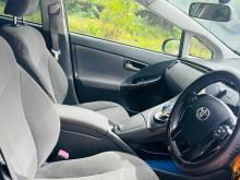 https://riyasewana.com/uploads/toyota-prius-3rd-2114394324141.jpg