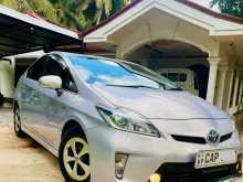 Toyota PRIUS 3RD S LED 2013 Car