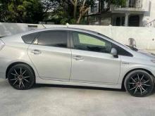 https://riyasewana.com/uploads/toyota-prius-3rd-2917155324972.jpg