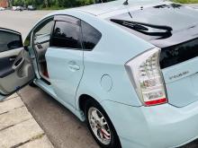 https://riyasewana.com/uploads/toyota-prius-411062217885.jpg