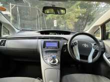 https://riyasewana.com/uploads/toyota-prius-6120449645.jpg