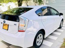 https://riyasewana.com/uploads/toyota-prius-69183424393.jpg