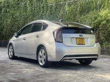 https://riyasewana.com/uploads/toyota-prius-719113224671.jpg