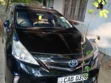 Toyota Prius Alfa 2011 Car