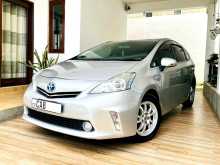 Toyota Prius Alpha 2013 Car