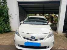 Toyota Prius Alpha 2013 Car
