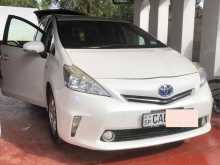 Toyota Prius Alpha 2012 Car