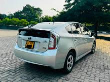 Toyota Prius G Grade 3rd Generation 2016 Car