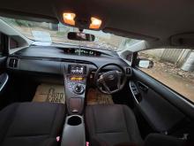 https://riyasewana.com/uploads/toyota-prius-g-1414034824961.jpg