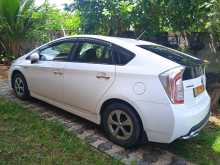 https://riyasewana.com/uploads/toyota-prius-g-20110130704.jpg