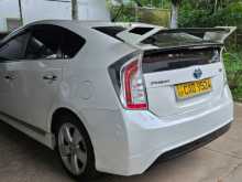 https://riyasewana.com/uploads/toyota-prius-g-2013-2710471712953.jpg