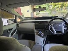 https://riyasewana.com/uploads/toyota-prius-g-2110452717145.jpg